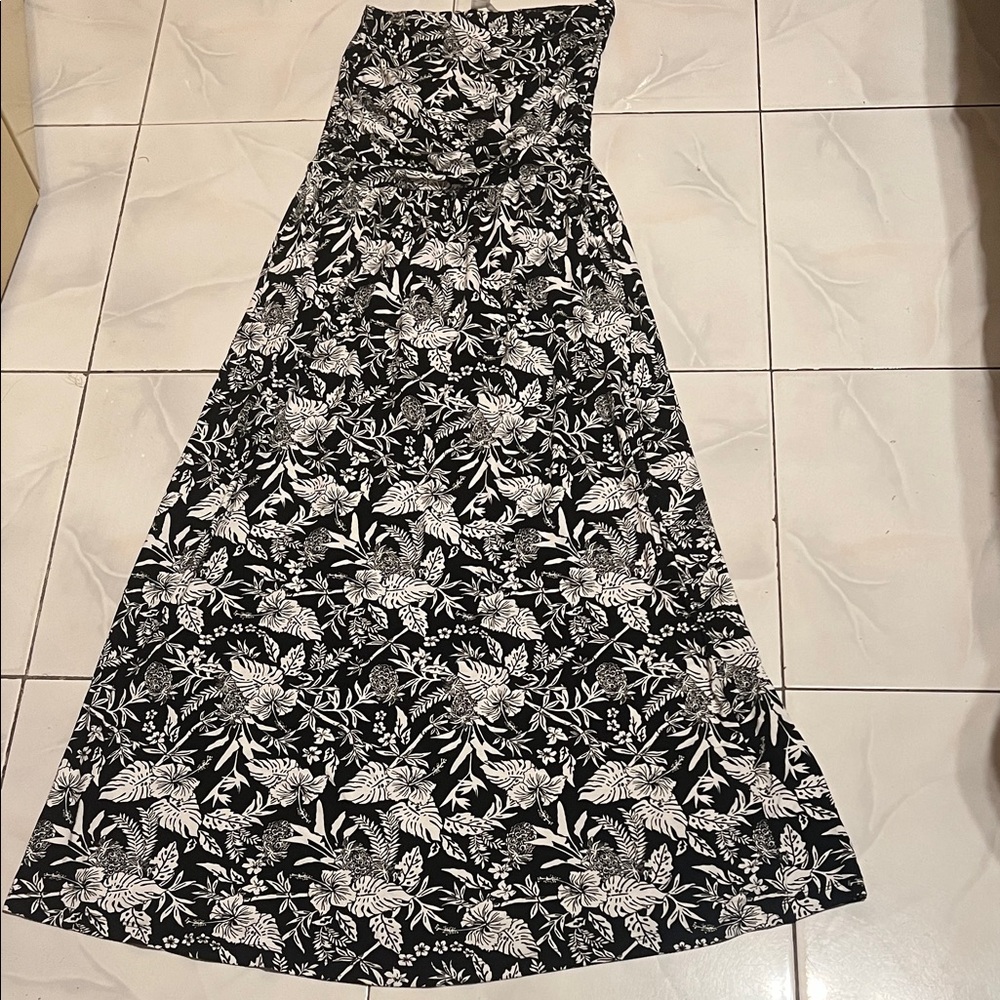 Elegant Black and White Floral Maxi